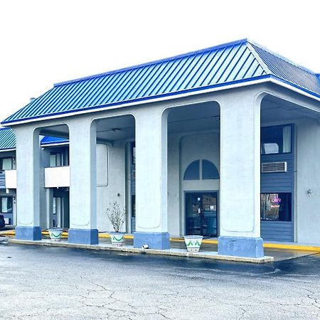 Rodeway Inn & Suites Plymouth Hwy 64 Eksteriør bilde