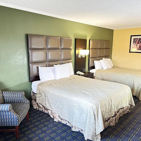 Rodeway Inn & Suites Plymouth Hwy 64 Eksteriør bilde