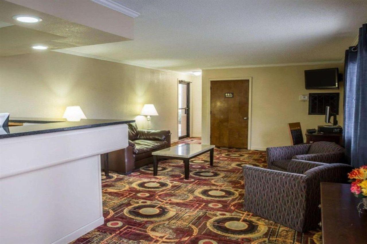 Rodeway Inn & Suites Plymouth Hwy 64 Eksteriør bilde