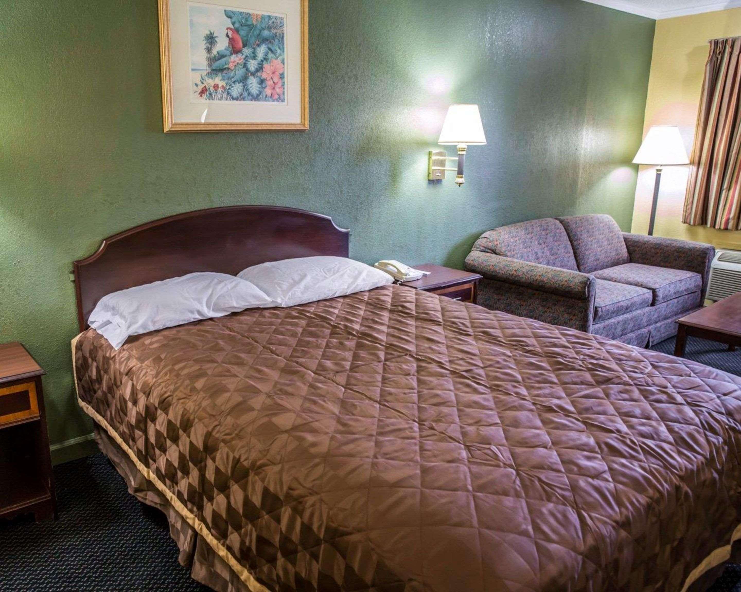 Rodeway Inn & Suites Plymouth Hwy 64 Eksteriør bilde