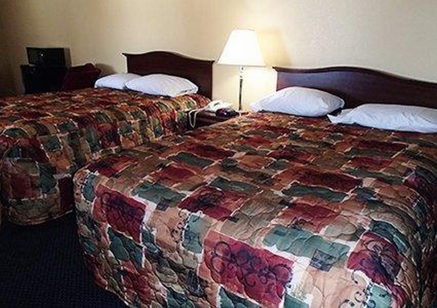 Rodeway Inn & Suites Plymouth Hwy 64 Eksteriør bilde