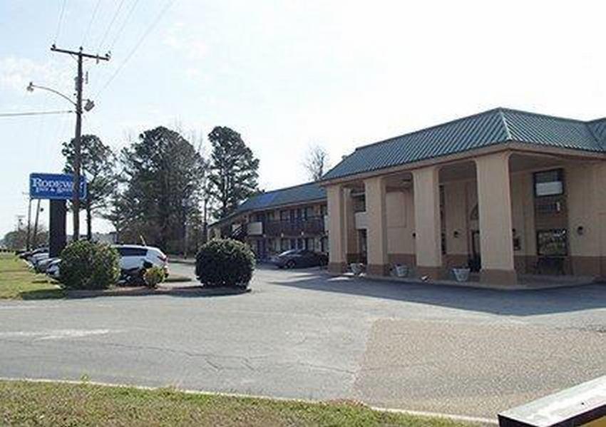 Rodeway Inn & Suites Plymouth Hwy 64 Eksteriør bilde