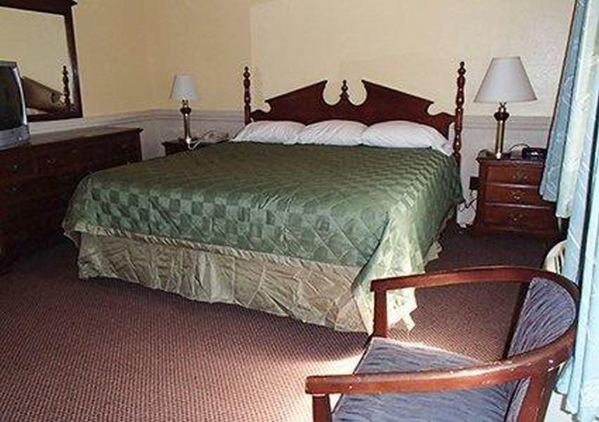 Rodeway Inn & Suites Plymouth Hwy 64 Eksteriør bilde