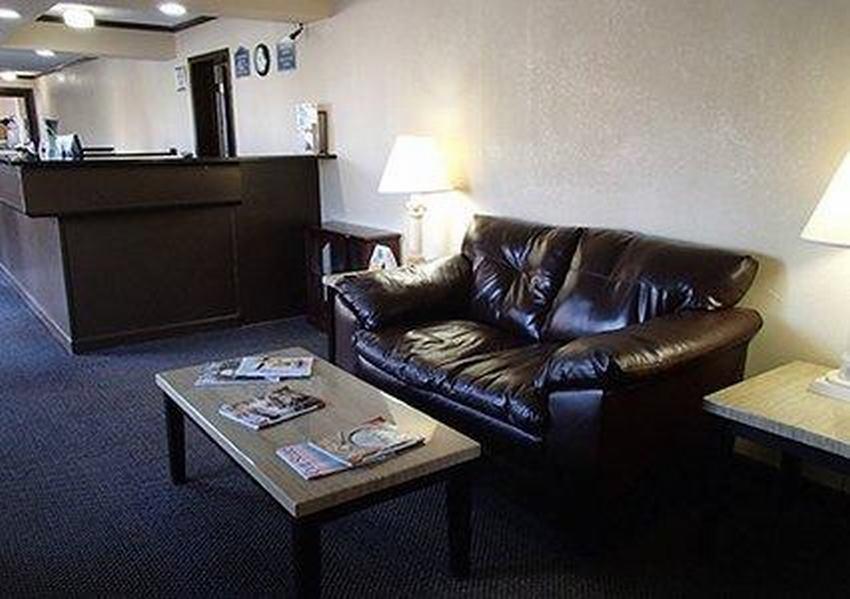 Rodeway Inn & Suites Plymouth Hwy 64 Eksteriør bilde