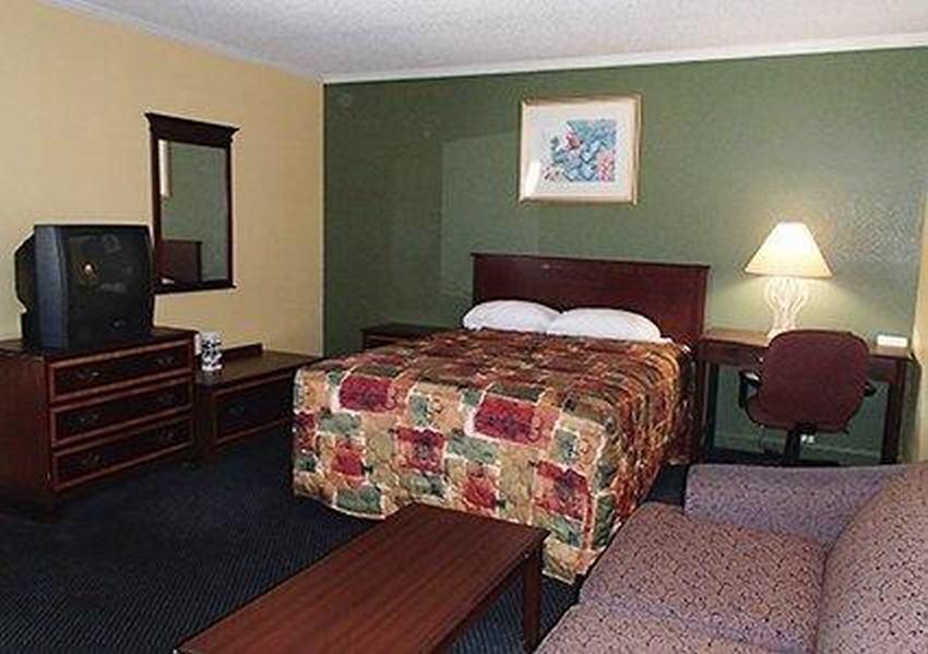 Rodeway Inn & Suites Plymouth Hwy 64 Eksteriør bilde