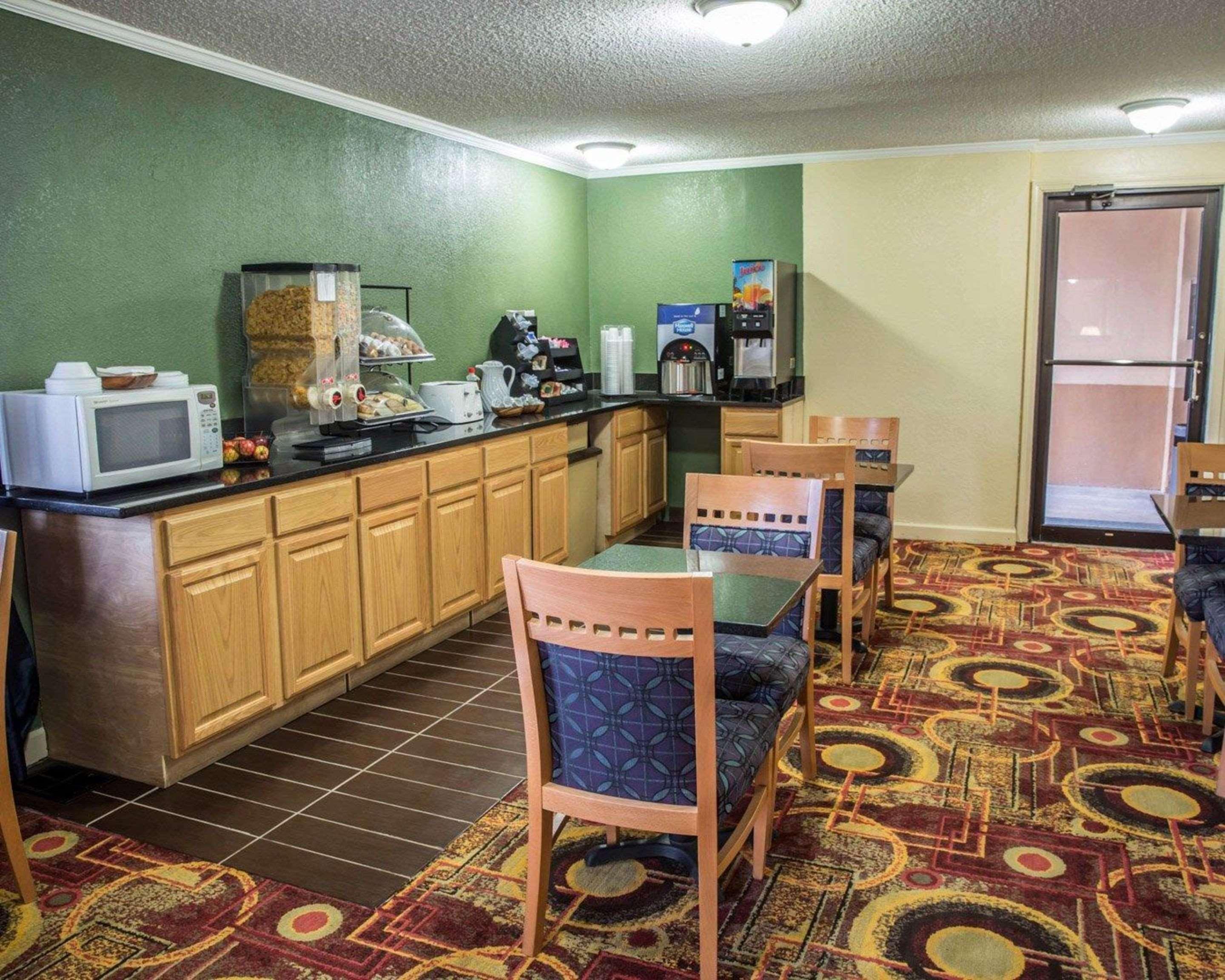 Rodeway Inn & Suites Plymouth Hwy 64 Eksteriør bilde