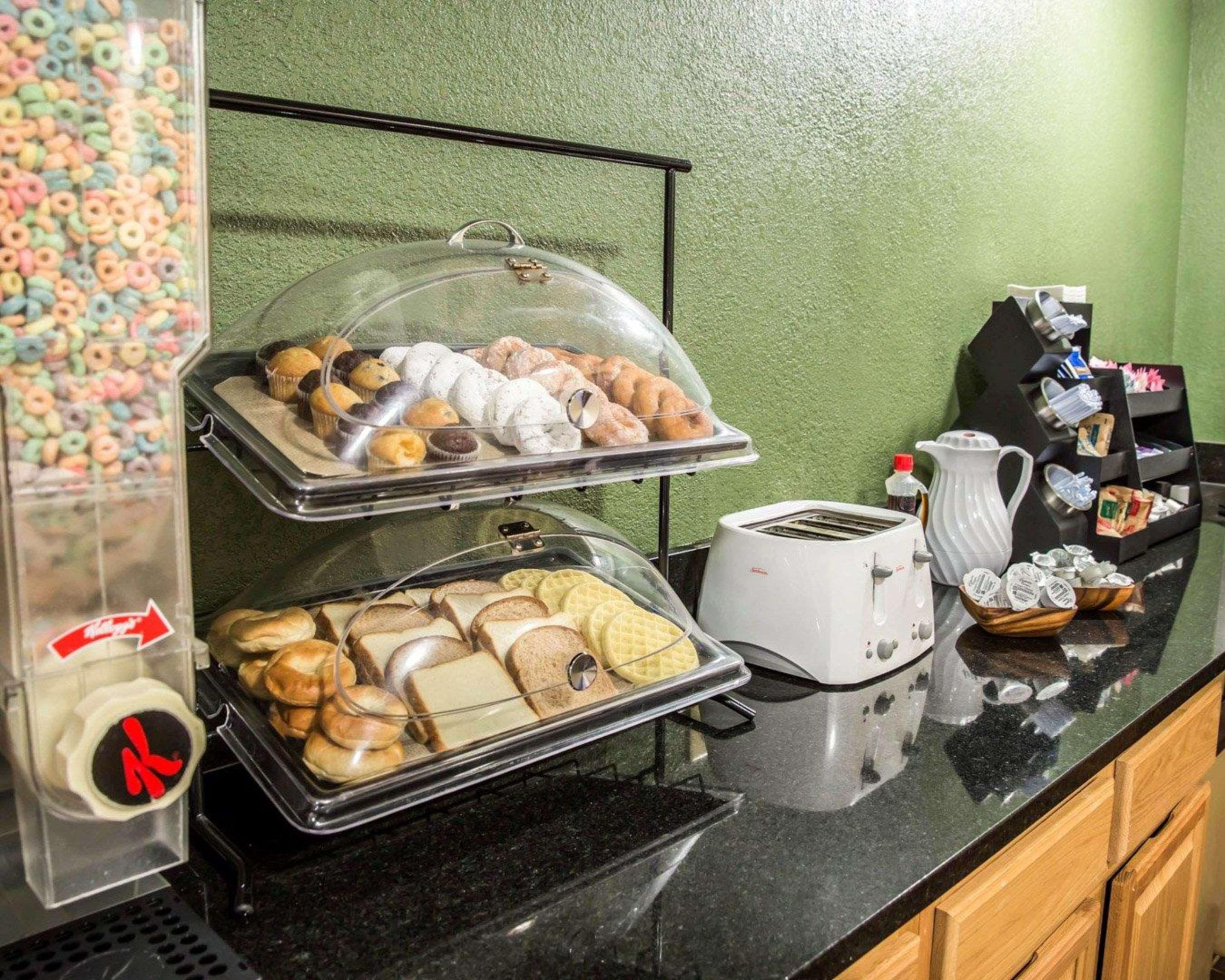 Rodeway Inn & Suites Plymouth Hwy 64 Eksteriør bilde