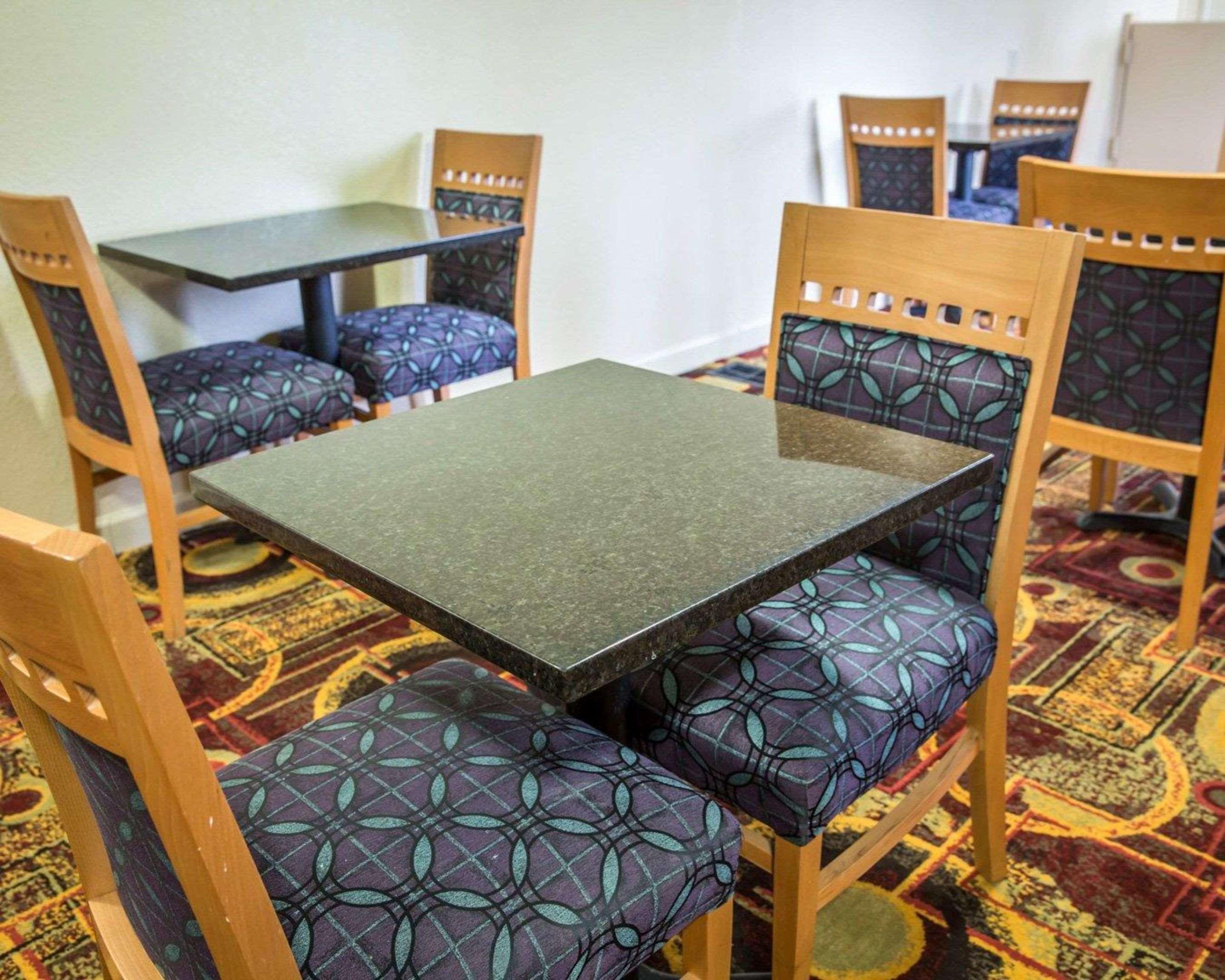 Rodeway Inn & Suites Plymouth Hwy 64 Eksteriør bilde
