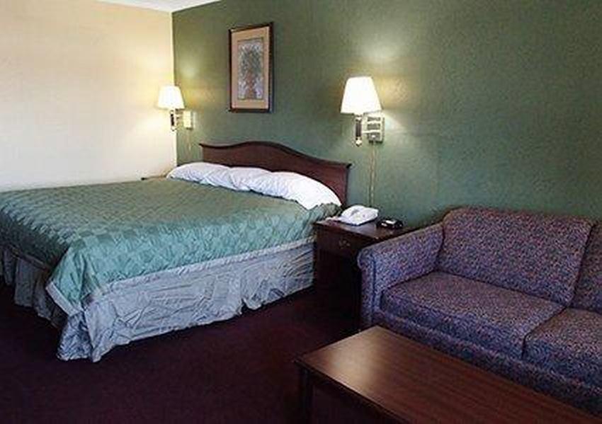 Rodeway Inn & Suites Plymouth Hwy 64 Eksteriør bilde
