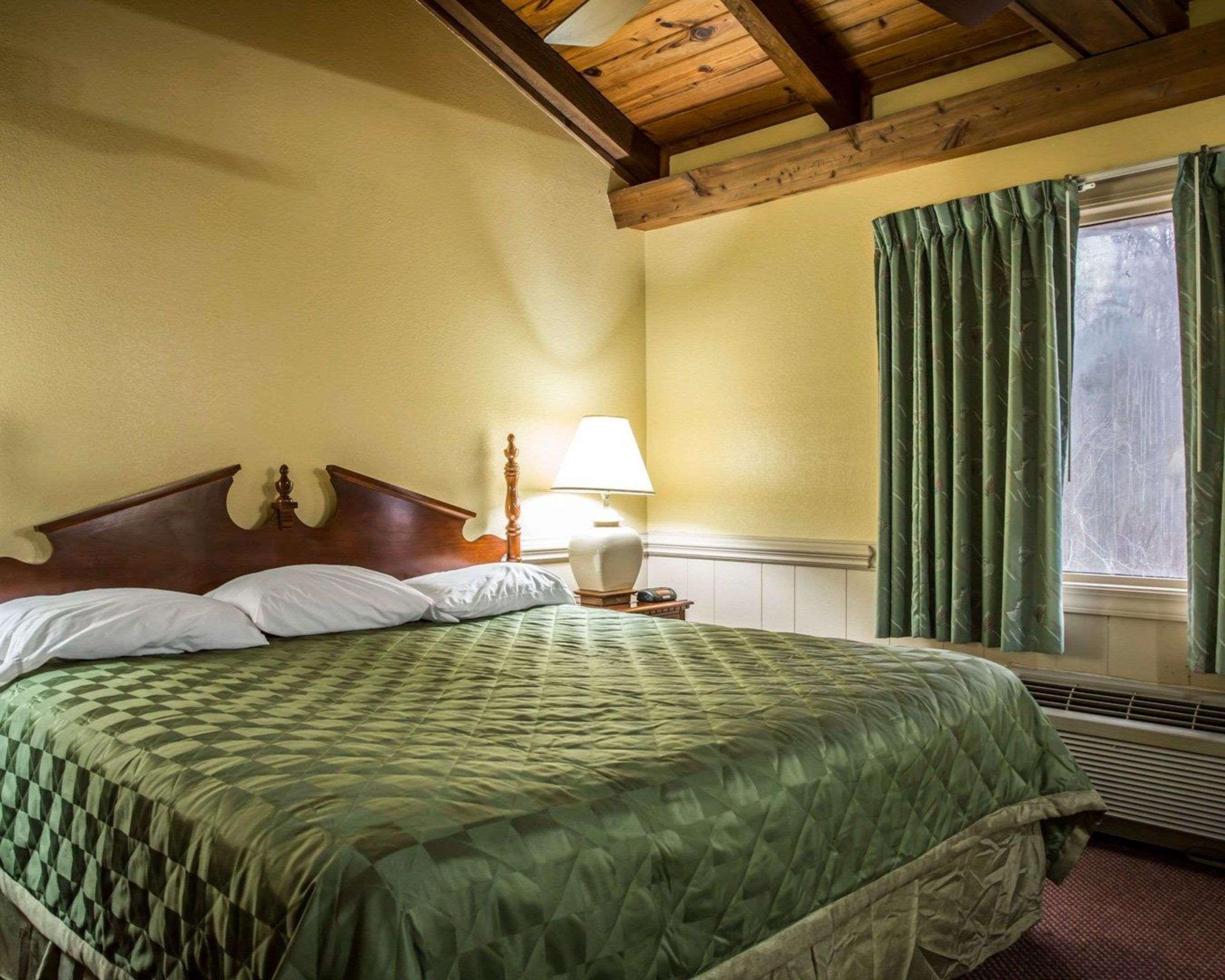 Rodeway Inn & Suites Plymouth Hwy 64 Eksteriør bilde