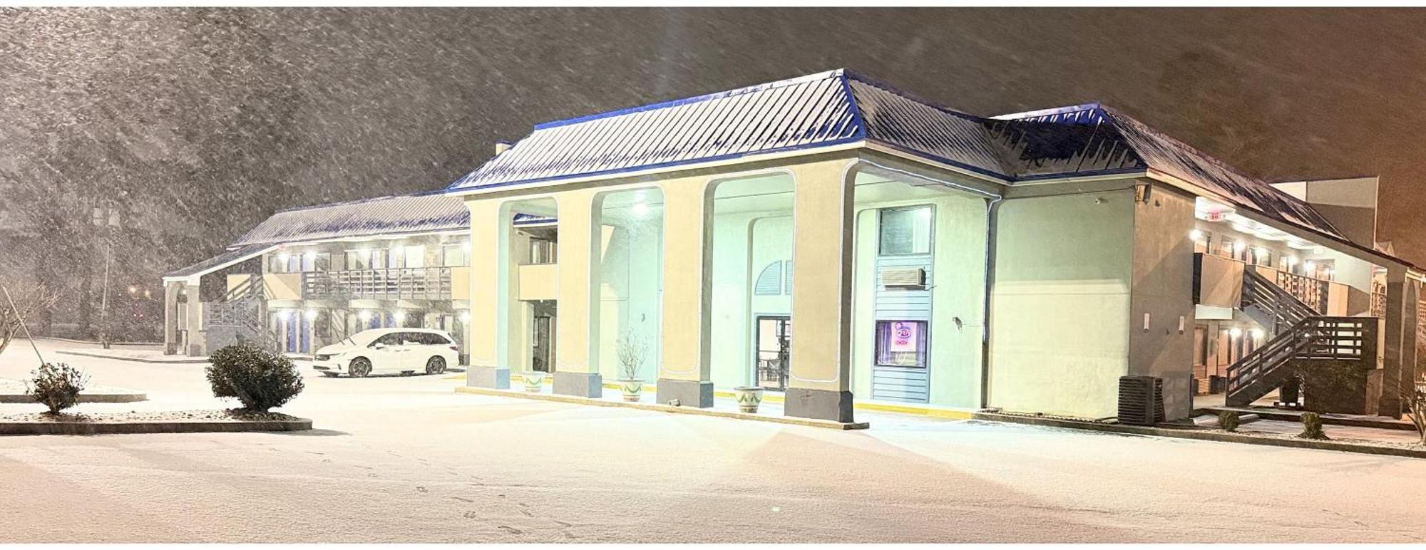 Rodeway Inn & Suites Plymouth Hwy 64 Eksteriør bilde
