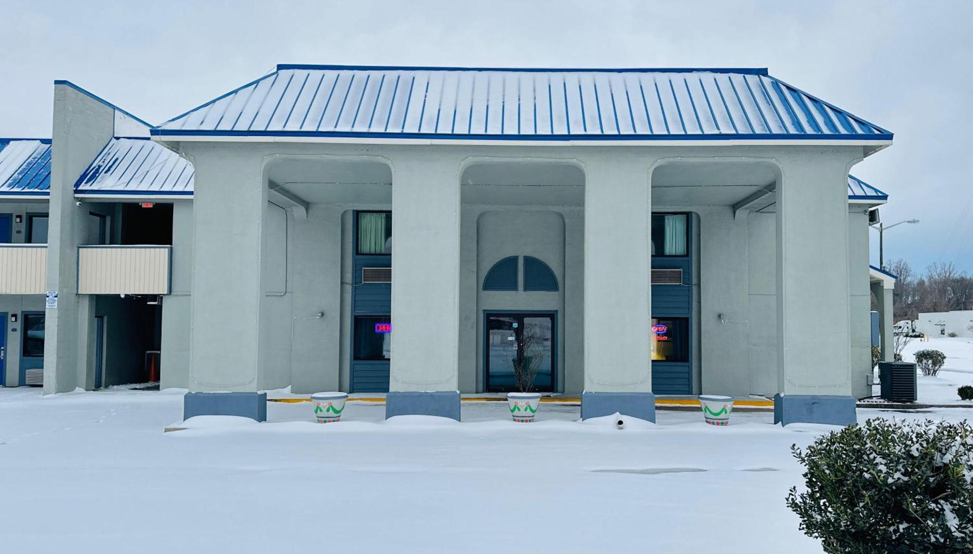 Rodeway Inn & Suites Plymouth Hwy 64 Eksteriør bilde