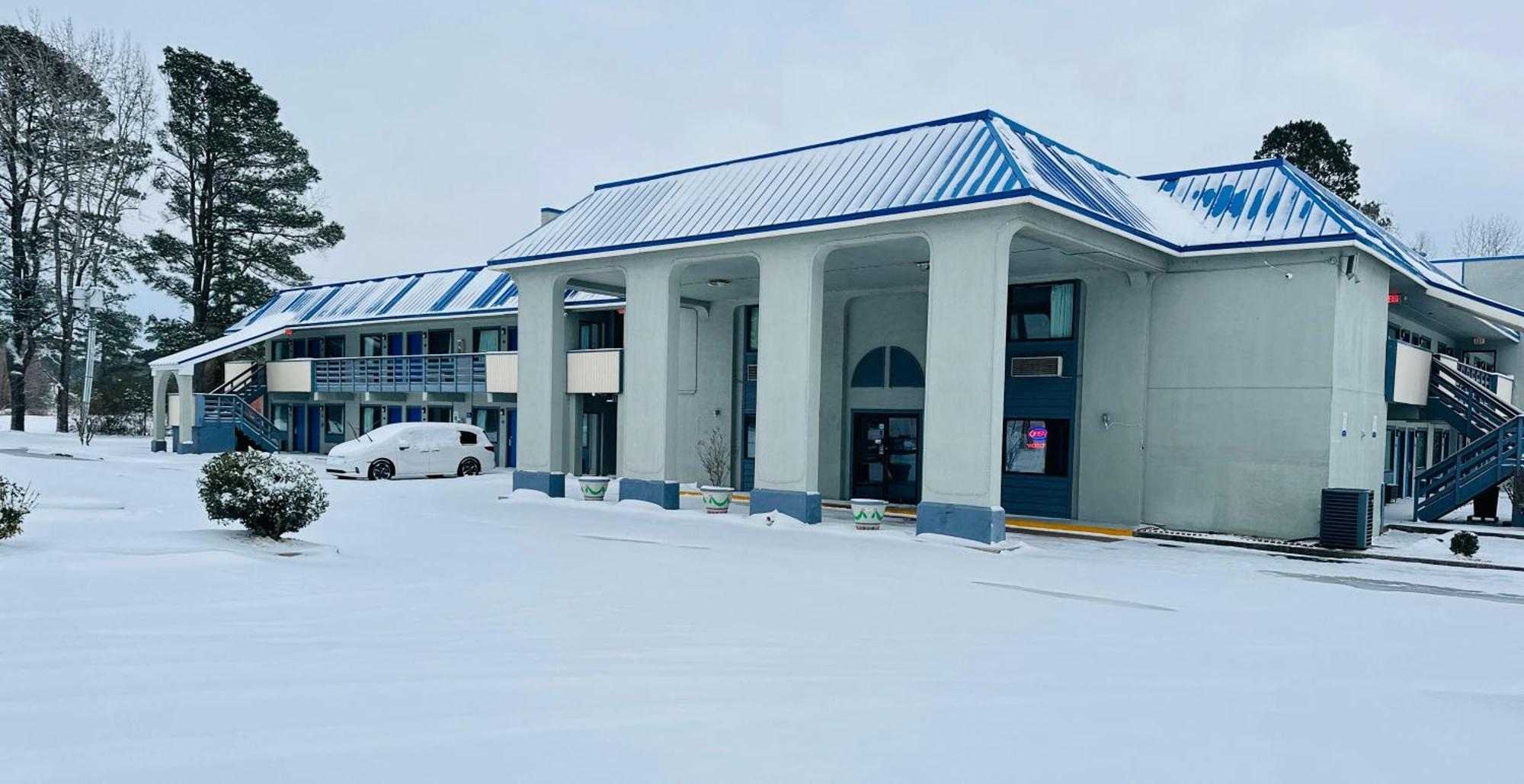 Rodeway Inn & Suites Plymouth Hwy 64 Eksteriør bilde