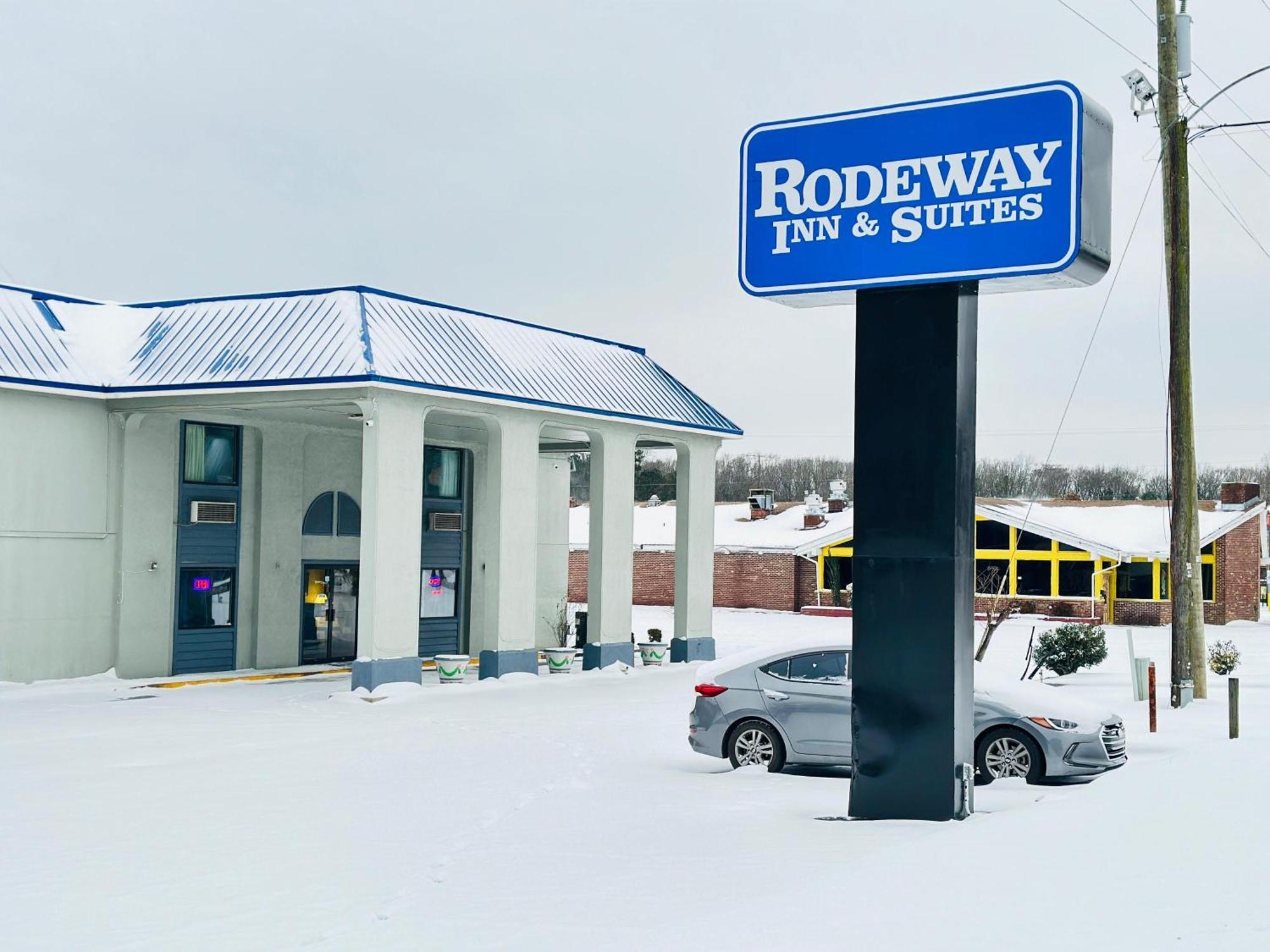Rodeway Inn & Suites Plymouth Hwy 64 Eksteriør bilde