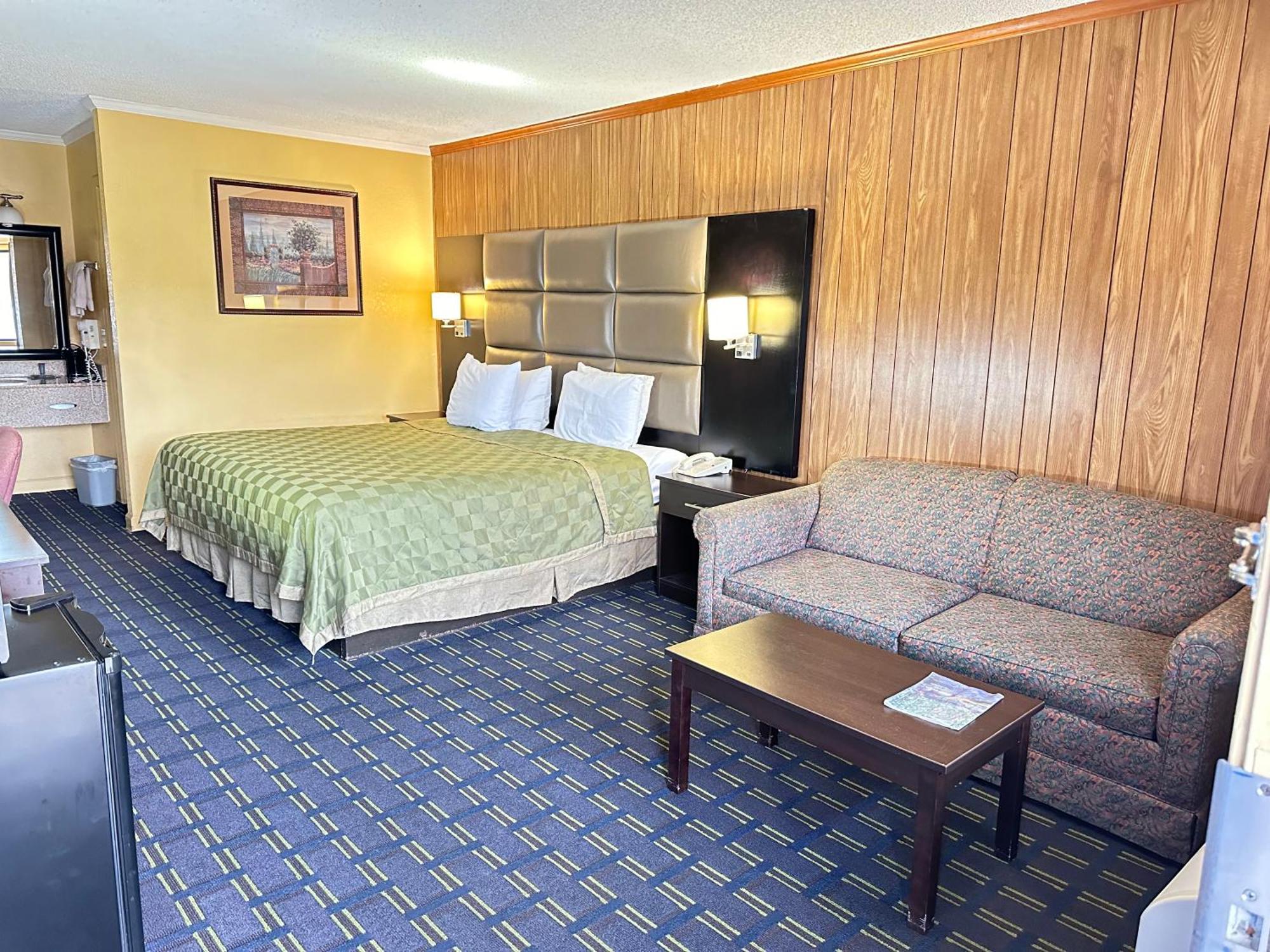 Rodeway Inn & Suites Plymouth Hwy 64 Eksteriør bilde