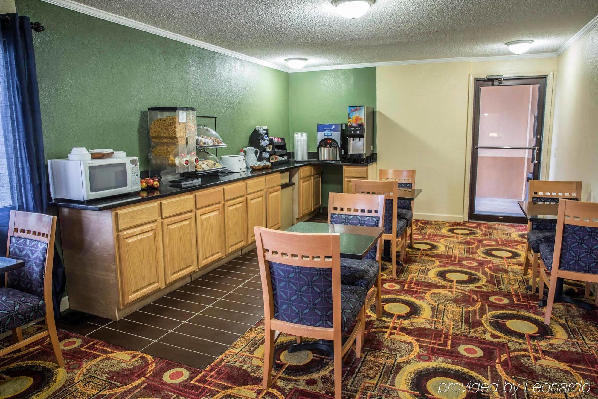 Rodeway Inn & Suites Plymouth Hwy 64 Eksteriør bilde